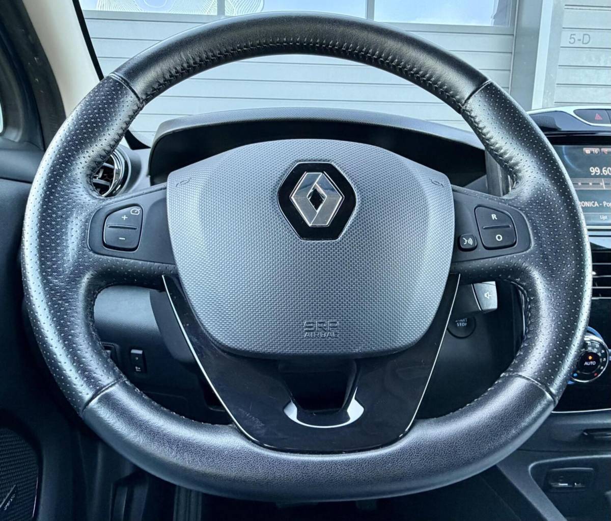 Renault ZOE Renault Zoe R110 Limited 41 kWh 🔋 | Koop Accu | LAGE KM | Camera | Carplay | BOSE | 5 Deurs |