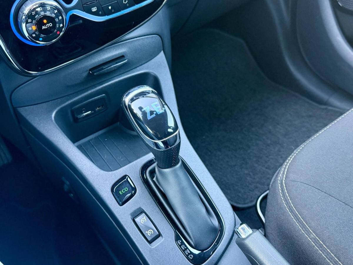 Renault ZOE Renault Zoe R110 Limited 41 kWh 🔋 | Koop Accu | LAGE KM | Camera | Carplay | BOSE | 5 Deurs |