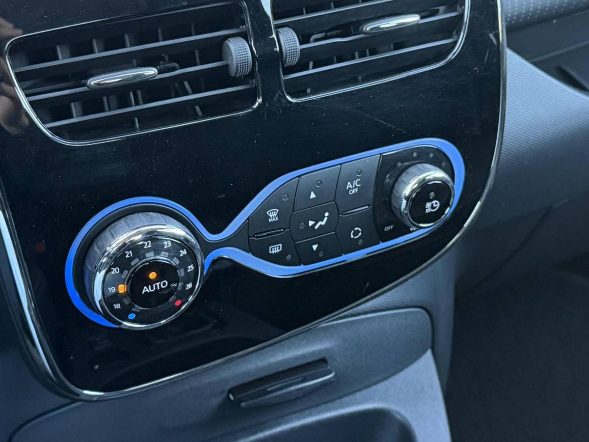 Renault ZOE Renault Zoe R110 Limited 41 kWh 🔋 | Koop Accu | LAGE KM | Camera | Carplay | BOSE | 5 Deurs |