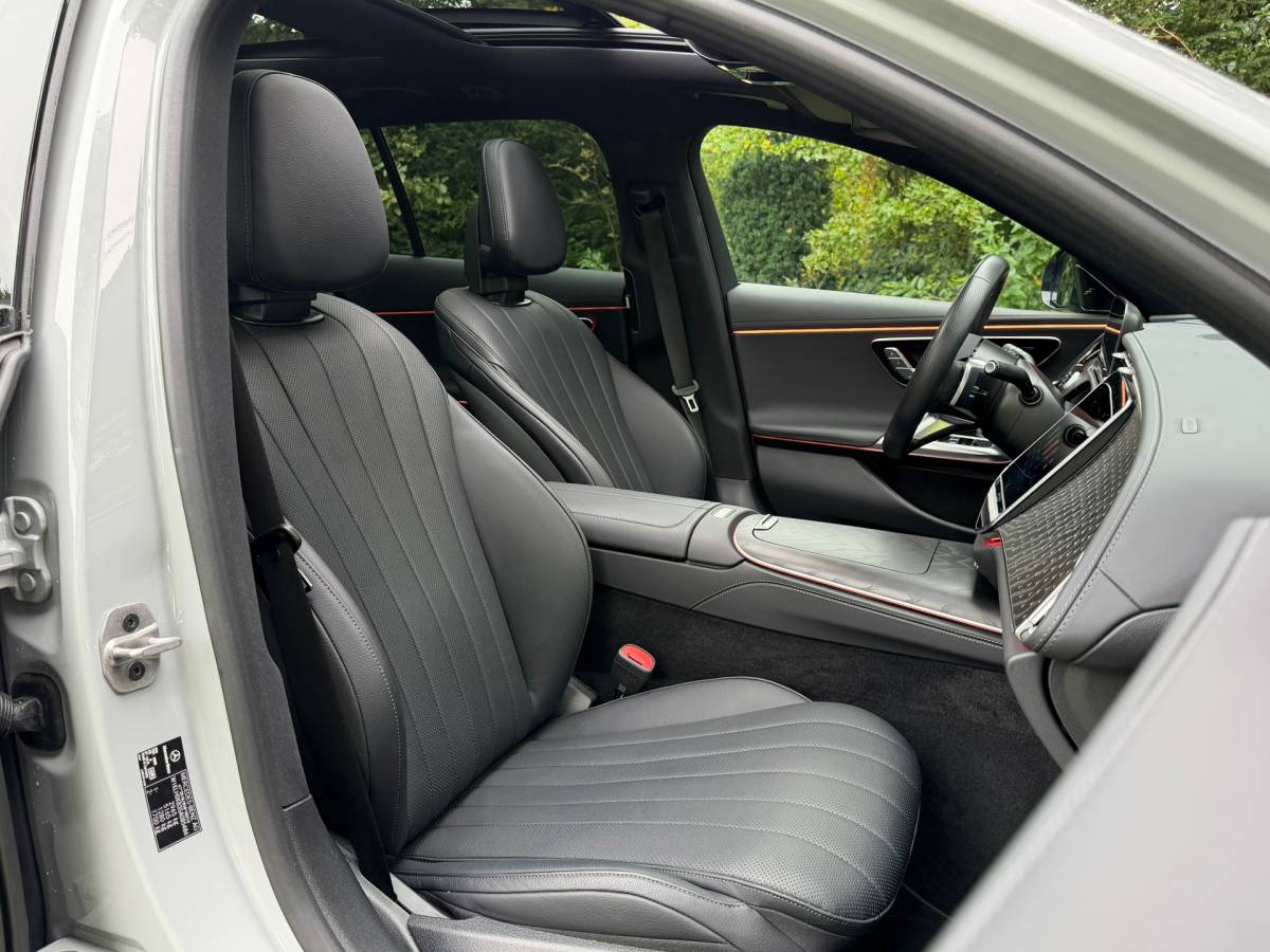 Mercedes-Benz E-Klasse Mercedes-Benz E-klasse Estate 300 de 4MATIC AMG Line | Superscreen | Pano | Burmester | Nightpakket | BTW |