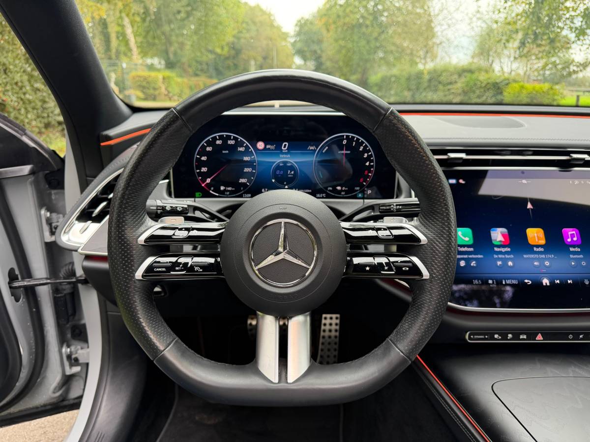 Mercedes-Benz E-Klasse Mercedes-Benz E-klasse Estate 300 de 4MATIC AMG Line | Superscreen | Pano | Burmester | Nightpakket | BTW |