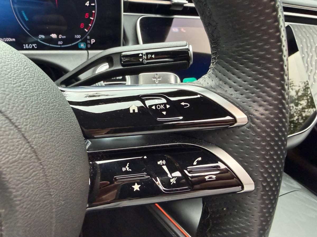 Mercedes-Benz E-Klasse Mercedes-Benz E-klasse Estate 300 de 4MATIC AMG Line | Superscreen | Pano | Burmester | Nightpakket | BTW |