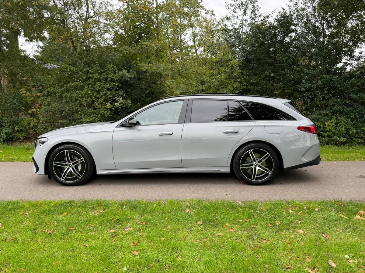 Mercedes-Benz E-Klasse Mercedes-Benz E-klasse Estate 300 de 4MATIC AMG Line | Superscreen | Pano | Burmester | Nightpakket | BTW |
