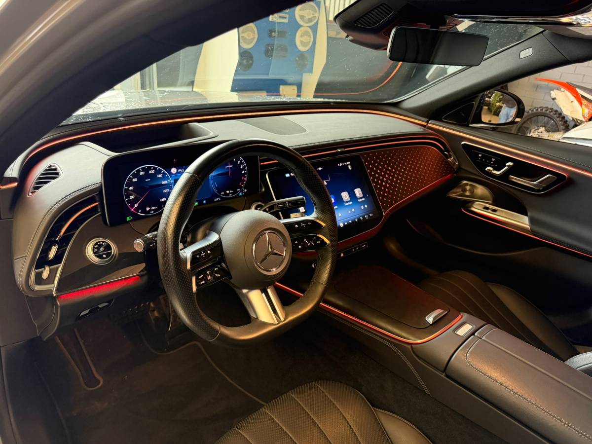 Mercedes-Benz E-Klasse Mercedes-Benz E-klasse Estate 300 de 4MATIC AMG Line | Superscreen | Pano | Burmester | Nightpakket | BTW |