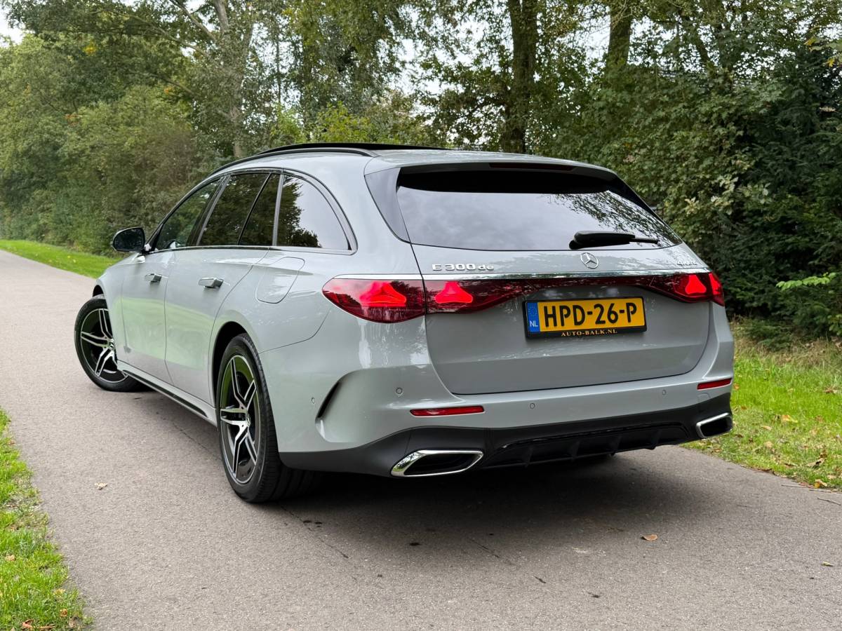 Mercedes-Benz E-Klasse Mercedes-Benz E-klasse Estate 300 de 4MATIC AMG Line | Superscreen | Pano | Burmester | Nightpakket | BTW |