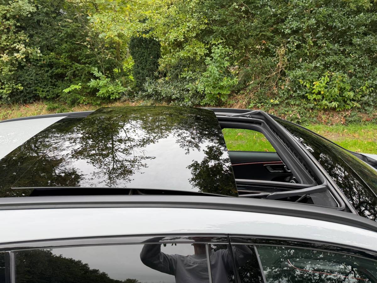 Mercedes-Benz E-Klasse Mercedes-Benz E-klasse Estate 300 de 4MATIC AMG Line | Superscreen | Pano | Burmester | Nightpakket | BTW |