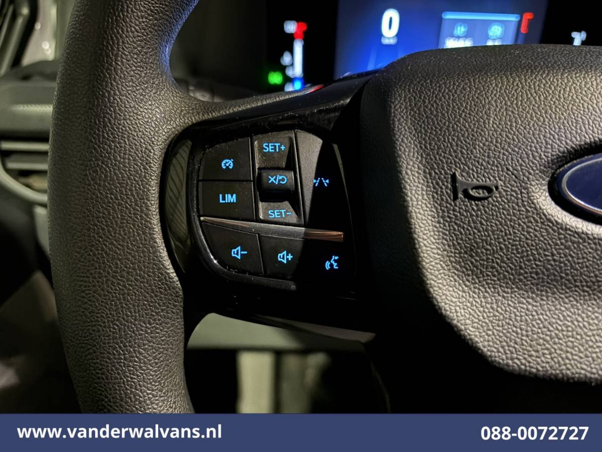 Ford Transit Custom Ford Transit Custom 2.0 TDCI 136pk L2H1 Euro6 Airco | Camera | LED | Apple Carplay | Cruisecontrol Android Auto, Verwarmde Voorruit, Parkeersensoren, Bijrijdersbank, 2740kg trekvermogen