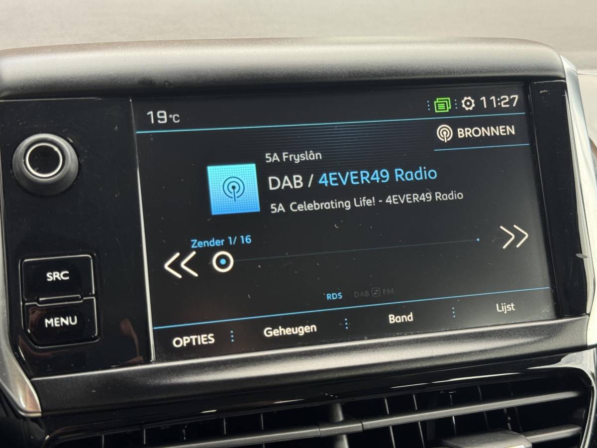 Peugeot 208 Peugeot 208 1.2 PureTech Blue Lion Navi|Airco|trekhaak|Cruise|PDC|Carplay|N.A.P|APK tot 05-2027