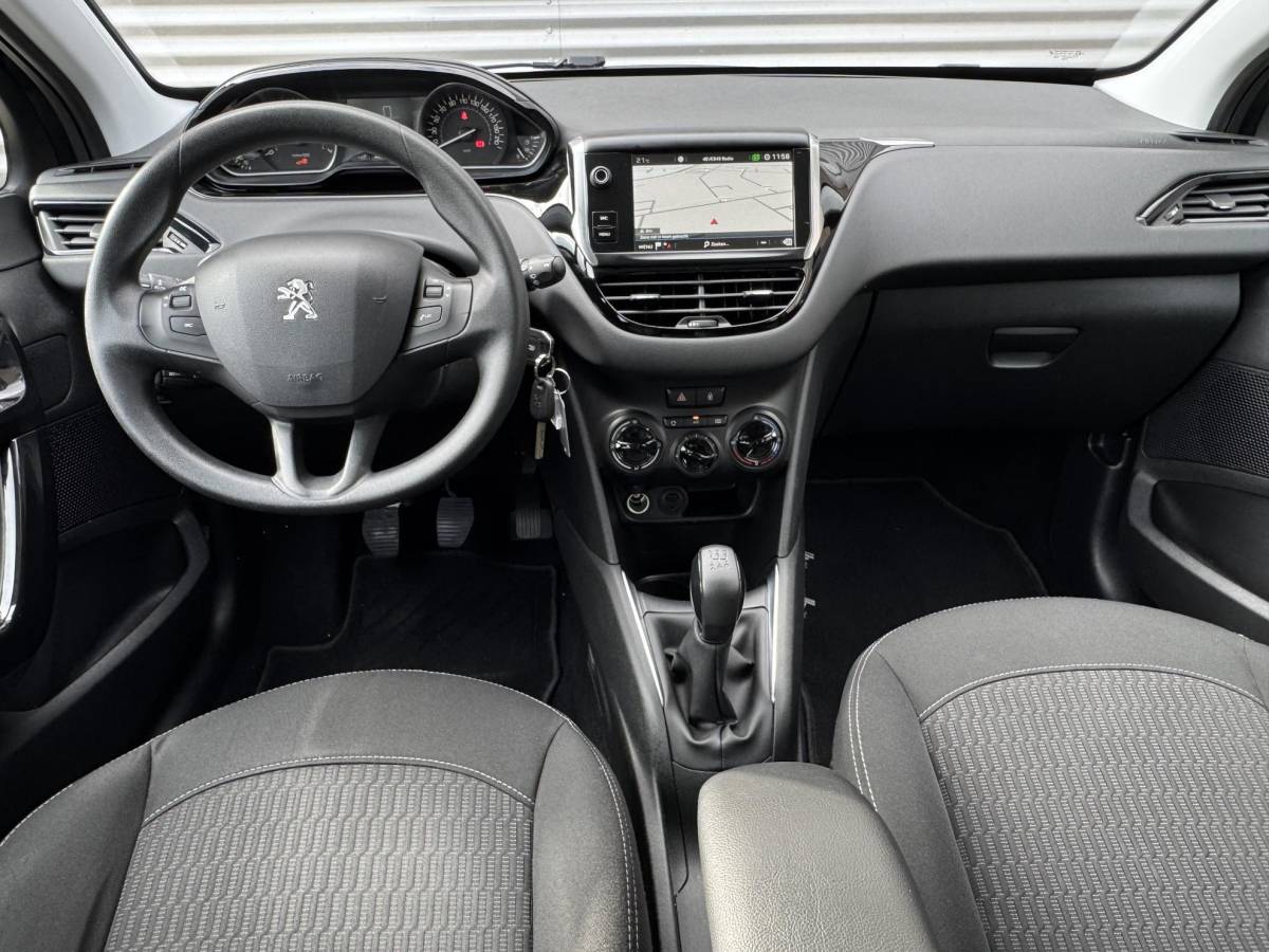 Peugeot 208 Peugeot 208 1.2 PureTech Blue Lion Navi|Airco|trekhaak|Cruise|PDC|Carplay|N.A.P|APK tot 05-2027