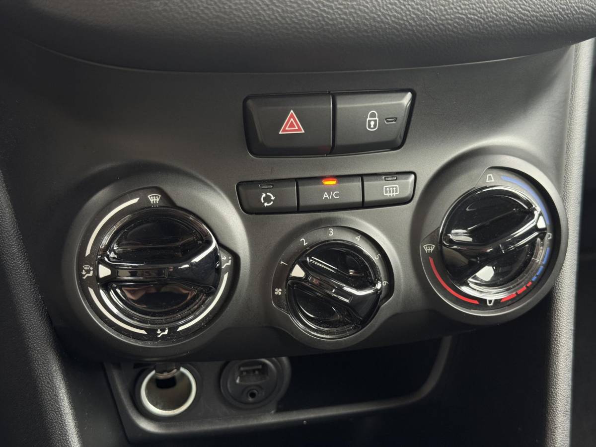 Peugeot 208 Peugeot 208 1.2 PureTech Blue Lion Navi|Airco|trekhaak|Cruise|PDC|Carplay|N.A.P|APK tot 05-2027