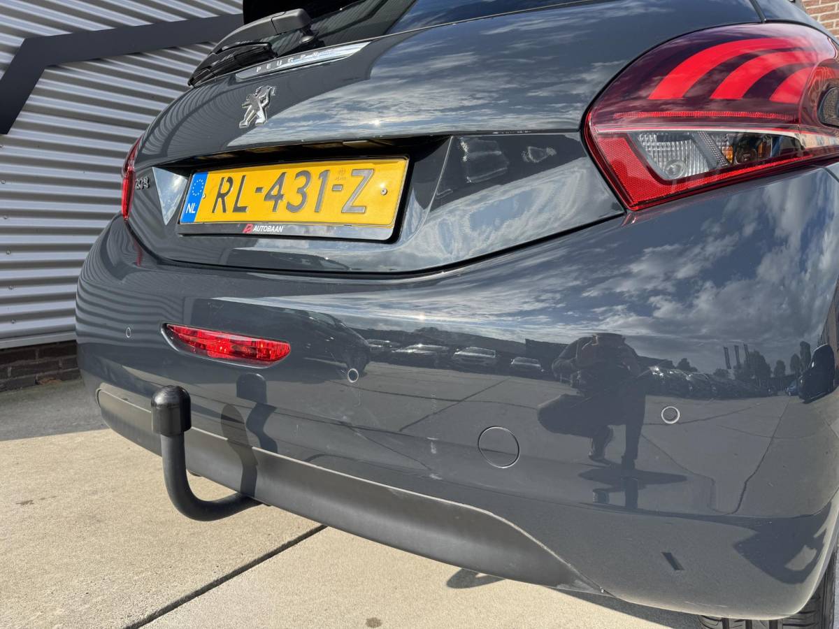 Peugeot 208 Peugeot 208 1.2 PureTech Blue Lion Navi|Airco|trekhaak|Cruise|PDC|Carplay|N.A.P|APK tot 05-2027