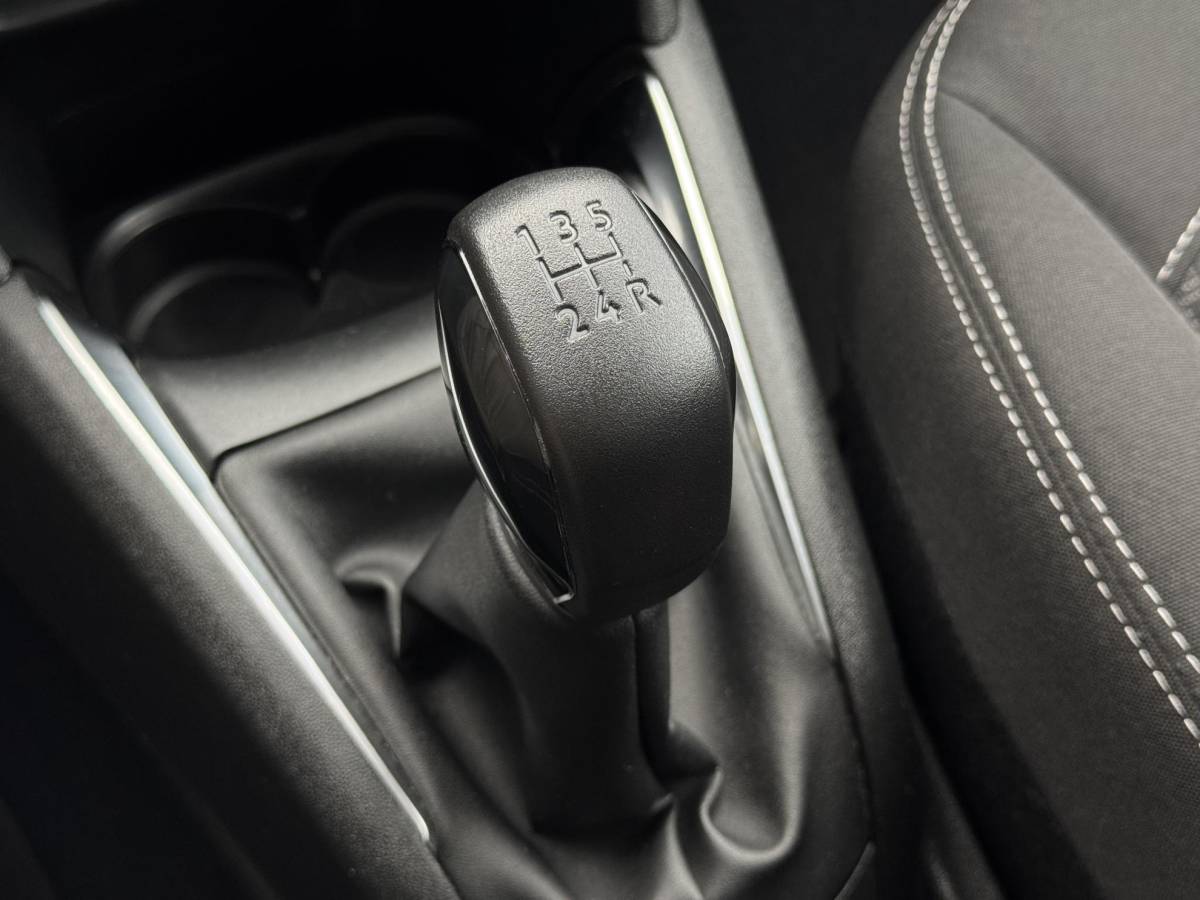 Peugeot 208 Peugeot 208 1.2 PureTech Blue Lion Navi|Airco|trekhaak|Cruise|PDC|Carplay|N.A.P|APK tot 05-2027