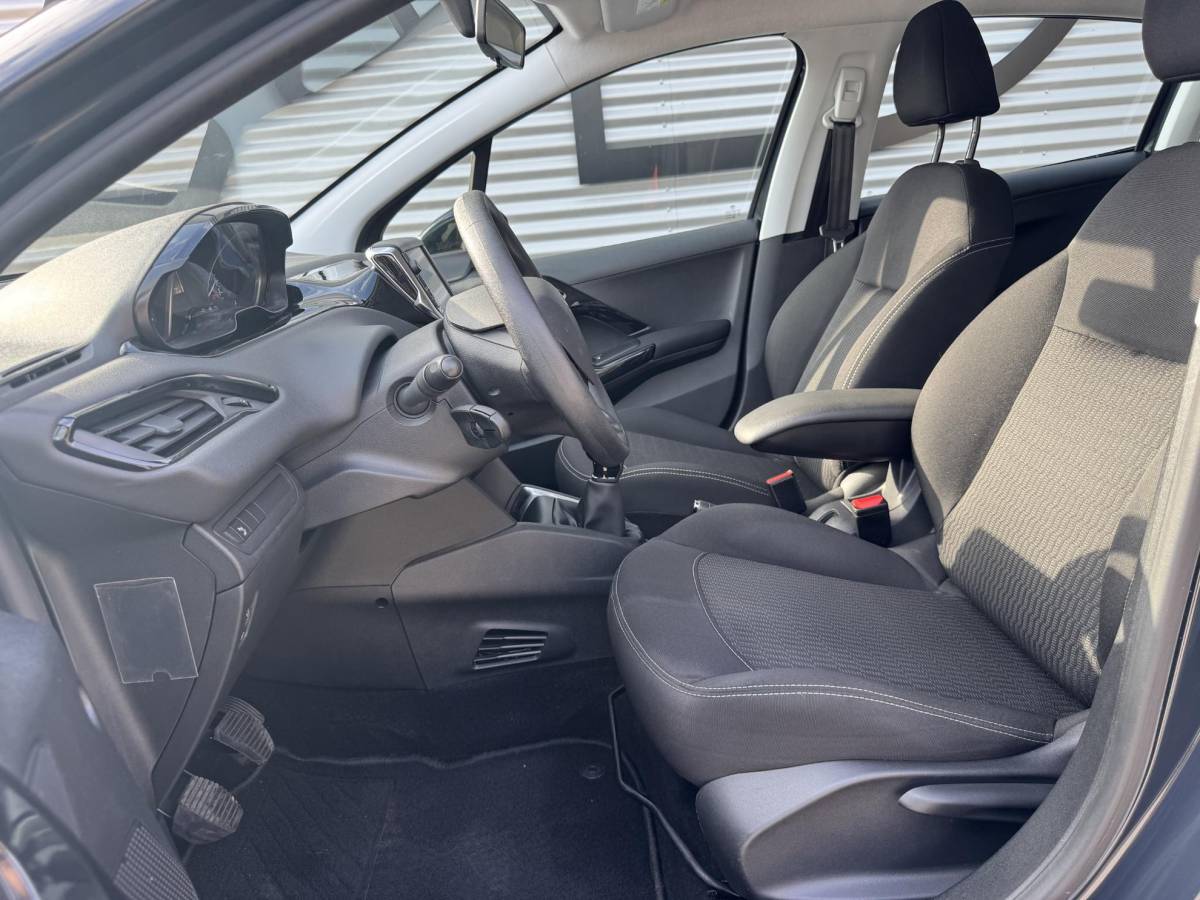 Peugeot 208 Peugeot 208 1.2 PureTech Blue Lion Navi|Airco|trekhaak|Cruise|PDC|Carplay|N.A.P|APK tot 05-2027