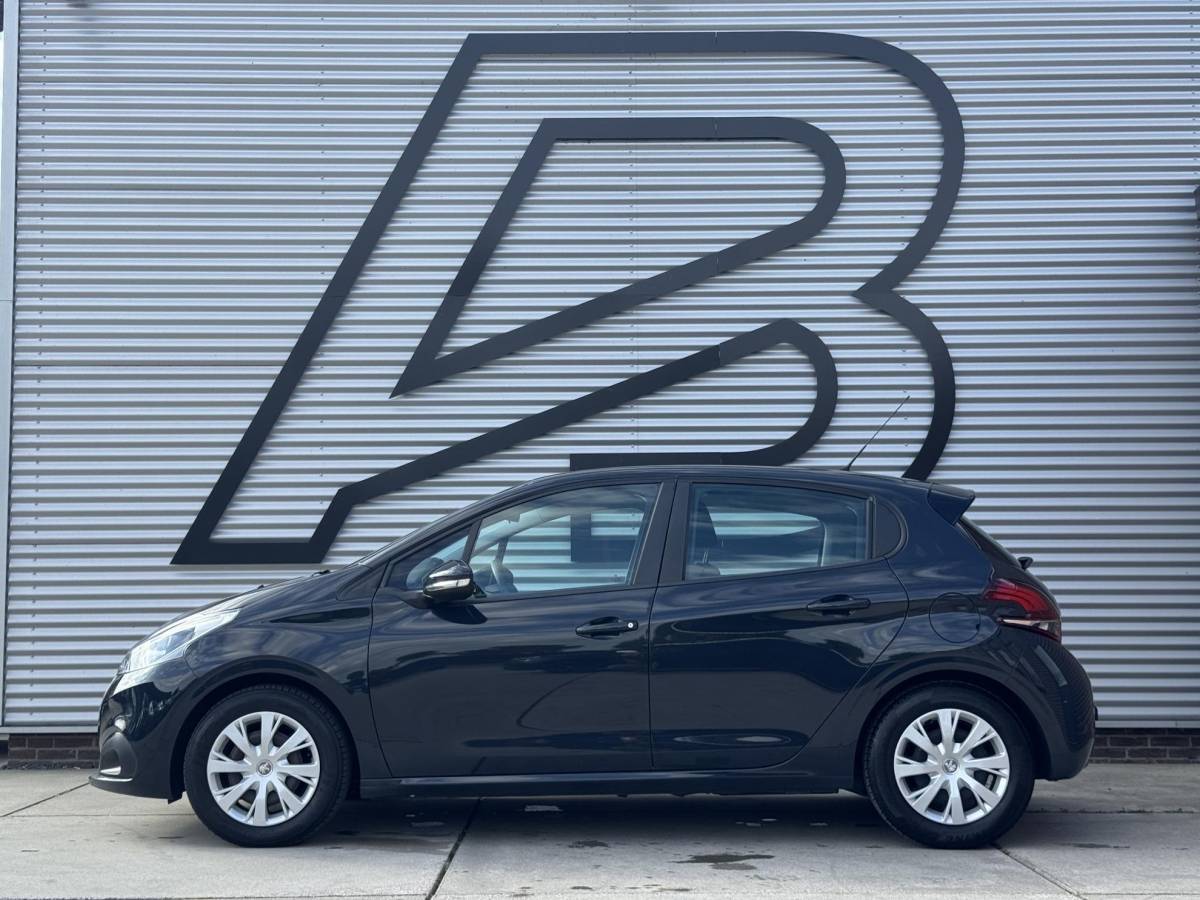 Peugeot 208 Peugeot 208 1.2 PureTech Blue Lion Navi|Airco|trekhaak|Cruise|PDC|Carplay|N.A.P|APK tot 05-2027
