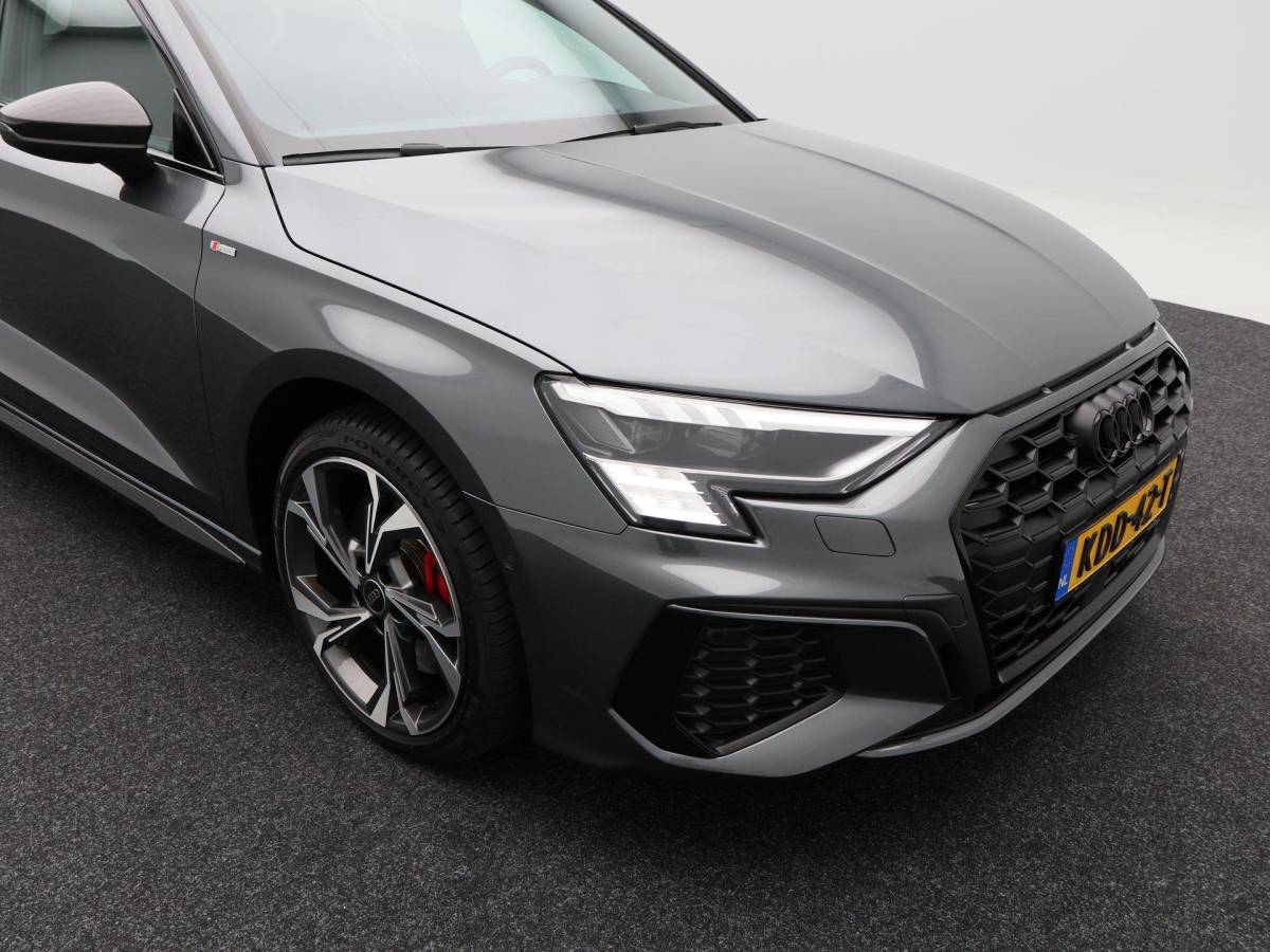 Audi A3 Audi A3 Sportback 45 TFSi e 245 Pk S line Competition | Stoelverwarming | Camera | Virtual Cockpit | CarPlay | Matrix LED | 18 Inch | 55.125 Km !!