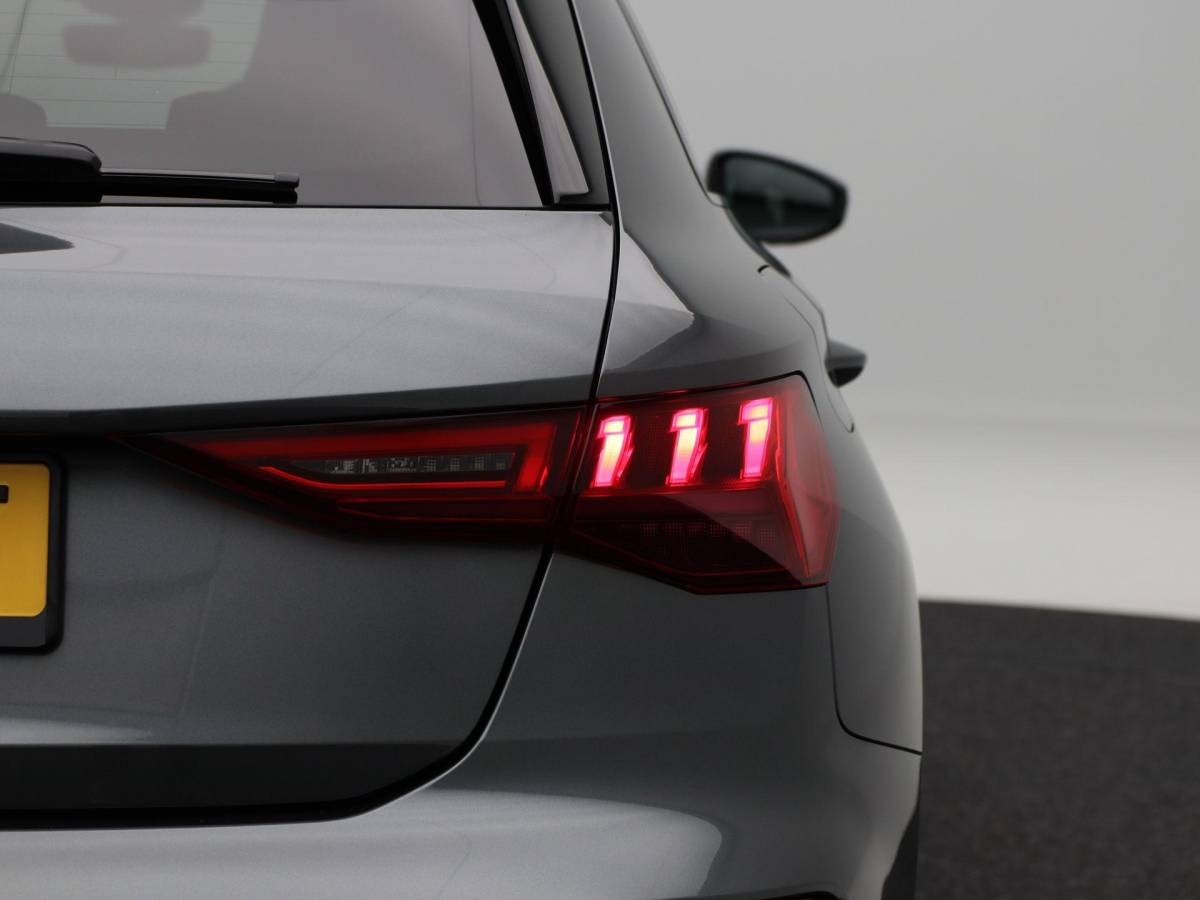 Audi A3 Audi A3 Sportback 45 TFSi e 245 Pk S line Competition | Stoelverwarming | Camera | Virtual Cockpit | CarPlay | Matrix LED | 18 Inch | 55.125 Km !!