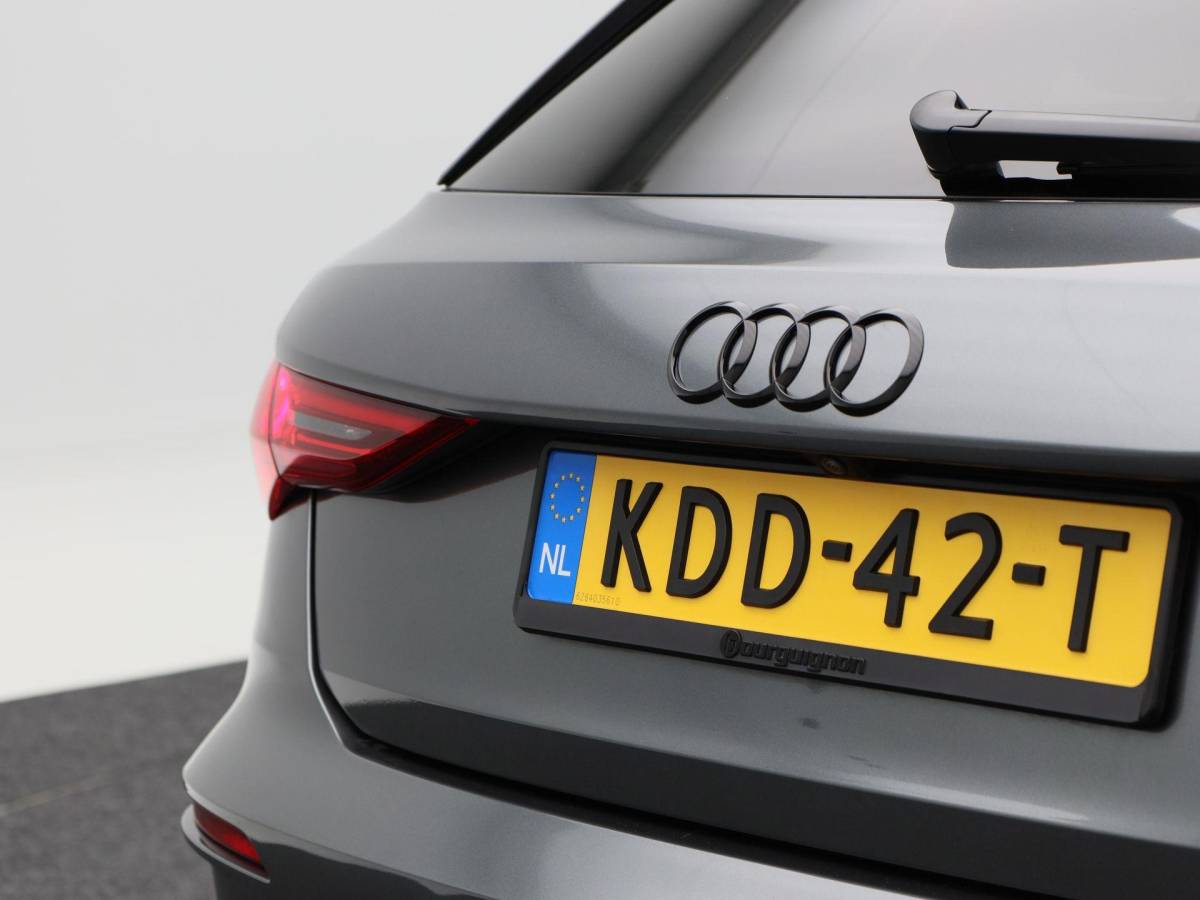 Audi A3 Audi A3 Sportback 45 TFSi e 245 Pk S line Competition | Stoelverwarming | Camera | Virtual Cockpit | CarPlay | Matrix LED | 18 Inch | 55.125 Km !!