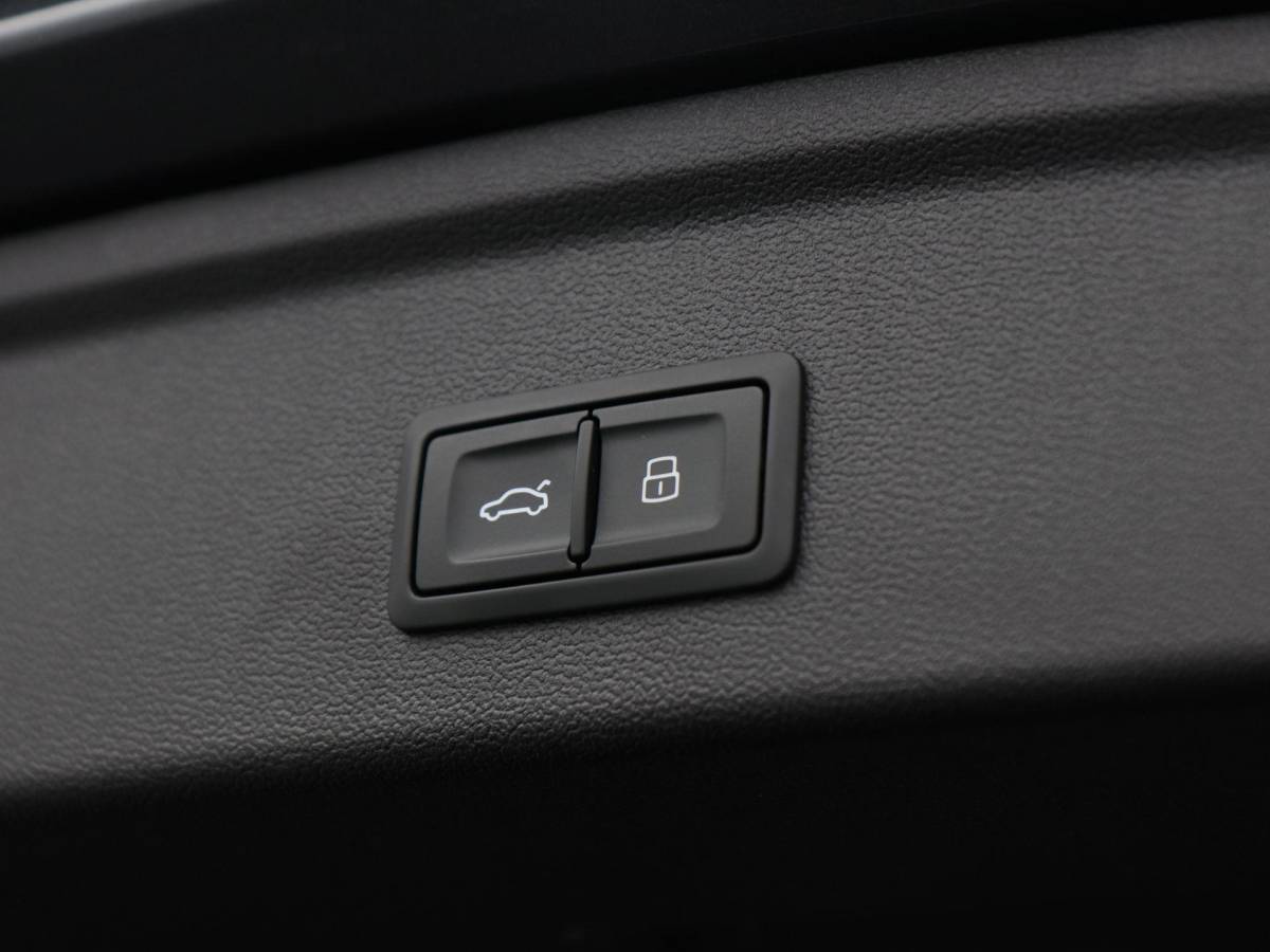 Audi A3 Audi A3 Sportback 45 TFSi e 245 Pk S line Competition | Stoelverwarming | Camera | Virtual Cockpit | CarPlay | Matrix LED | 18 Inch | 55.125 Km !!