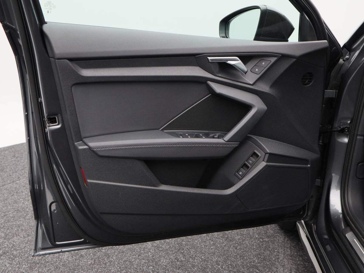 Audi A3 Audi A3 Sportback 45 TFSi e 245 Pk S line Competition | Stoelverwarming | Camera | Virtual Cockpit | CarPlay | Matrix LED | 18 Inch | 55.125 Km !!