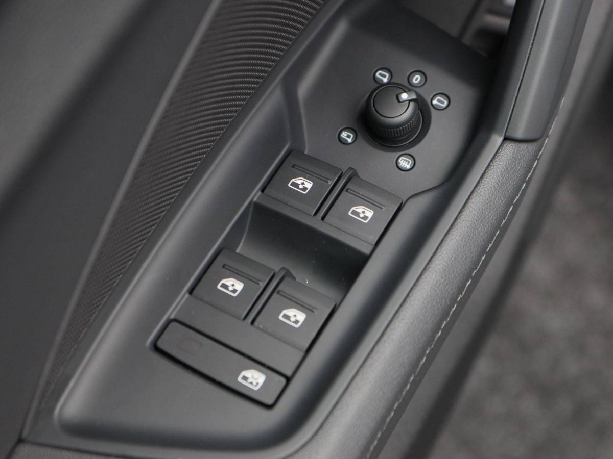 Audi A3 Audi A3 Sportback 45 TFSi e 245 Pk S line Competition | Stoelverwarming | Camera | Virtual Cockpit | CarPlay | Matrix LED | 18 Inch | 55.125 Km !!