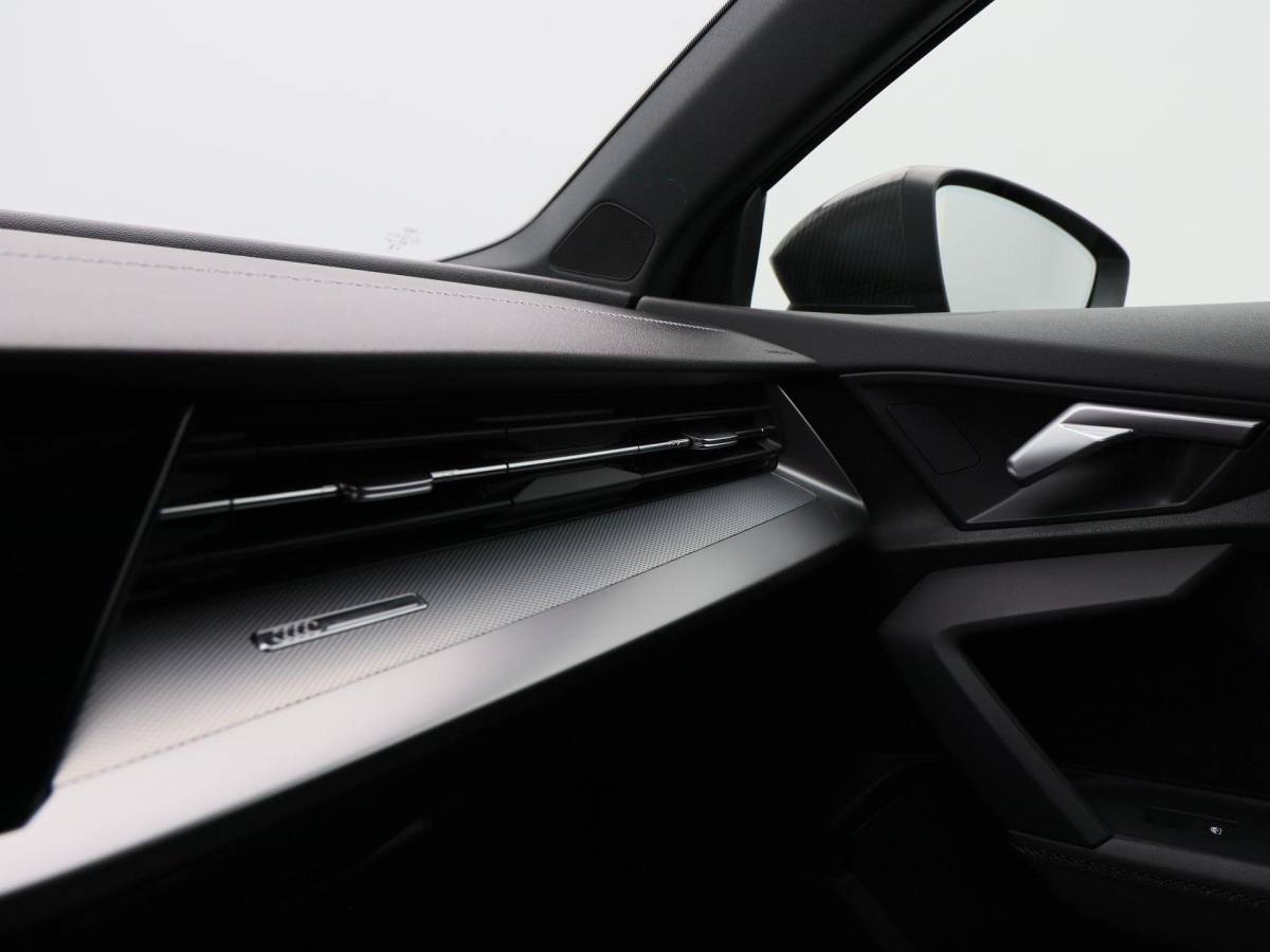 Audi A3 Audi A3 Sportback 45 TFSi e 245 Pk S line Competition | Stoelverwarming | Camera | Virtual Cockpit | CarPlay | Matrix LED | 18 Inch | 55.125 Km !!