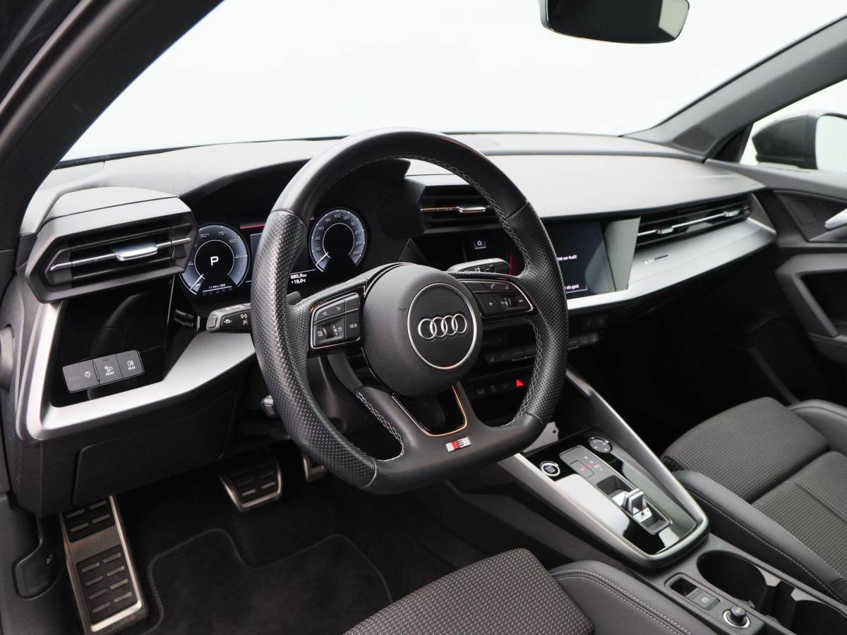 Audi A3 Audi A3 Sportback 45 TFSi e 245 Pk S line Competition | Stoelverwarming | Camera | Virtual Cockpit | CarPlay | Matrix LED | 18 Inch | 55.125 Km !!