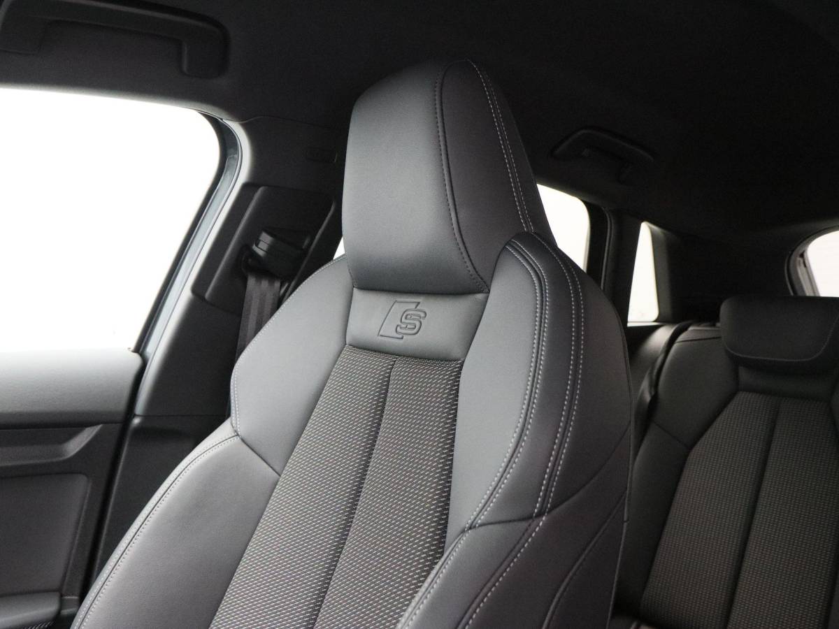Audi A3 Audi A3 Sportback 45 TFSi e 245 Pk S line Competition | Stoelverwarming | Camera | Virtual Cockpit | CarPlay | Matrix LED | 18 Inch | 55.125 Km !!