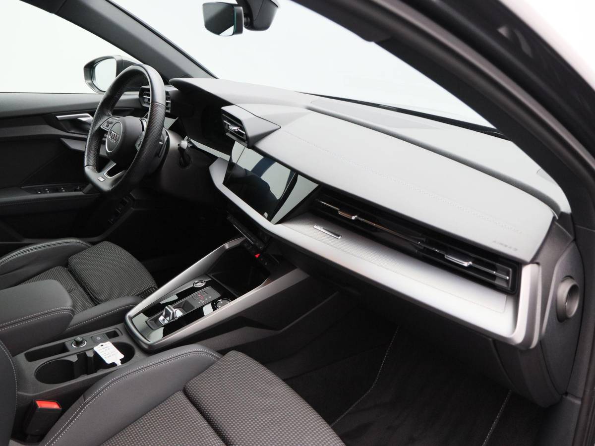 Audi A3 Audi A3 Sportback 45 TFSi e 245 Pk S line Competition | Stoelverwarming | Camera | Virtual Cockpit | CarPlay | Matrix LED | 18 Inch | 55.125 Km !!