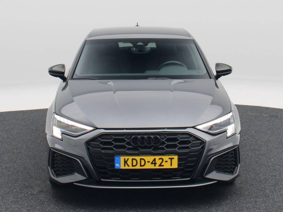 Audi A3 Audi A3 Sportback 45 TFSi e 245 Pk S line Competition | Stoelverwarming | Camera | Virtual Cockpit | CarPlay | Matrix LED | 18 Inch | 55.125 Km !!