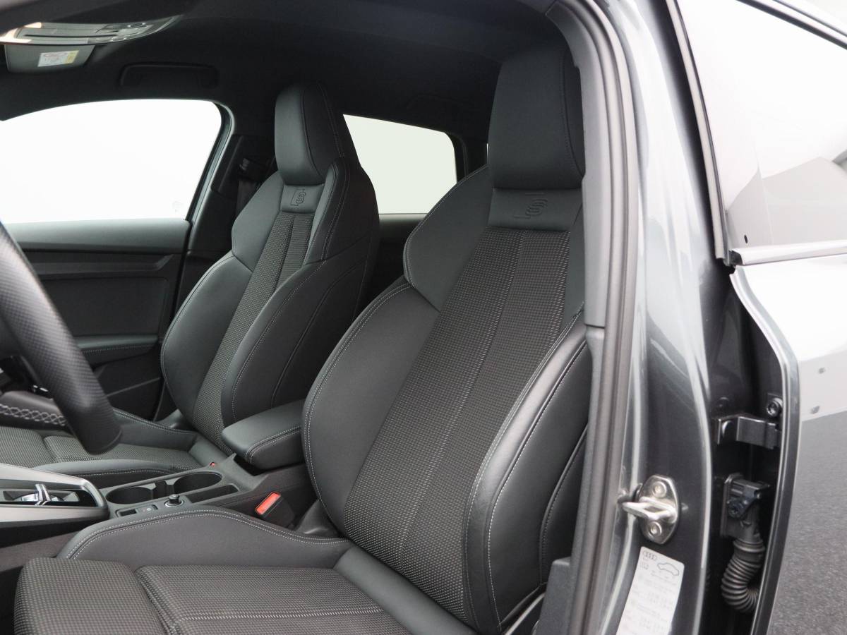 Audi A3 Audi A3 Sportback 45 TFSi e 245 Pk S line Competition | Stoelverwarming | Camera | Virtual Cockpit | CarPlay | Matrix LED | 18 Inch | 55.125 Km !!