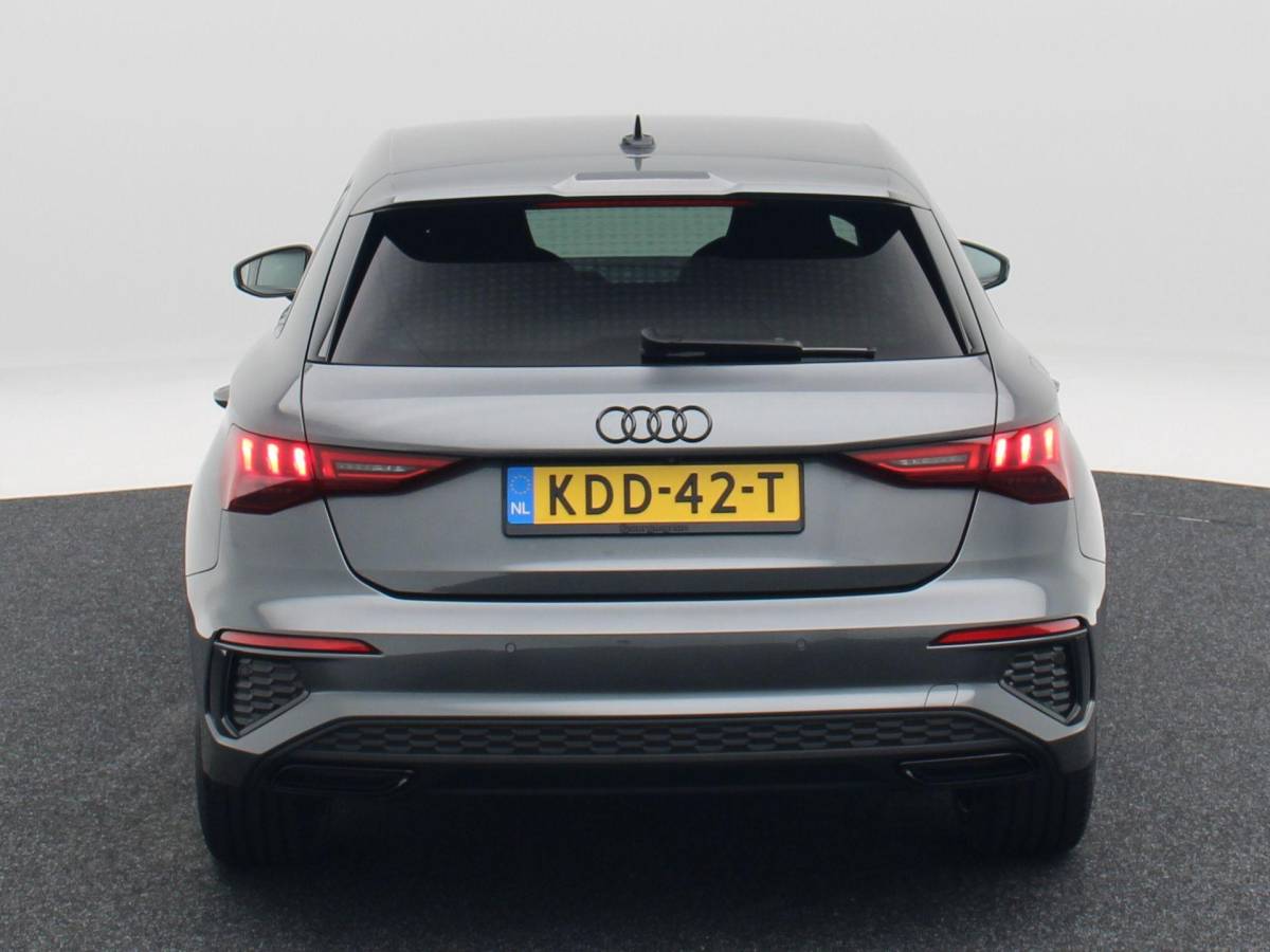 Audi A3 Audi A3 Sportback 45 TFSi e 245 Pk S line Competition | Stoelverwarming | Camera | Virtual Cockpit | CarPlay | Matrix LED | 18 Inch | 55.125 Km !!