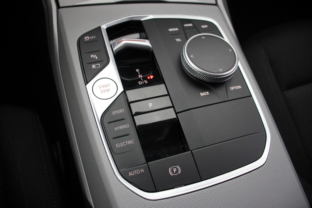 BMW 3 Serie Bmw 3-serie Touring 320e – Digitaal Cockpit, Carplay, Cruise, Trekhaak