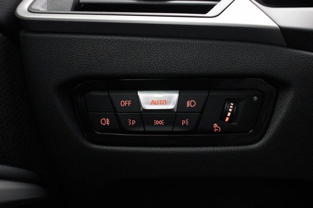 BMW 3 Serie Bmw 3-serie Touring 320e – Digitaal Cockpit, Carplay, Cruise, Trekhaak