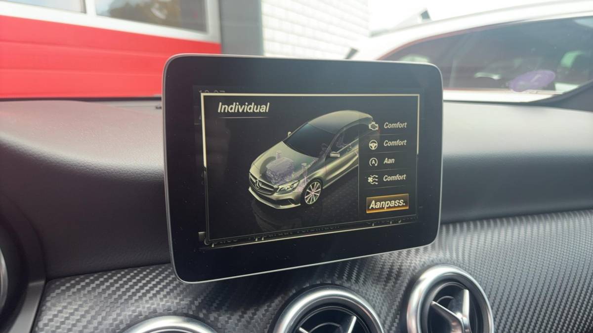 Mercedes-Benz A-Klasse Mercedes-Benz A-klasse 160 AMG Night Edition TREKHAAK / FULL LED / PARKEERSENSOREN / NAVI / AIRCO / PDC / BLUETOOTH / CRUISE / NL-AUTO