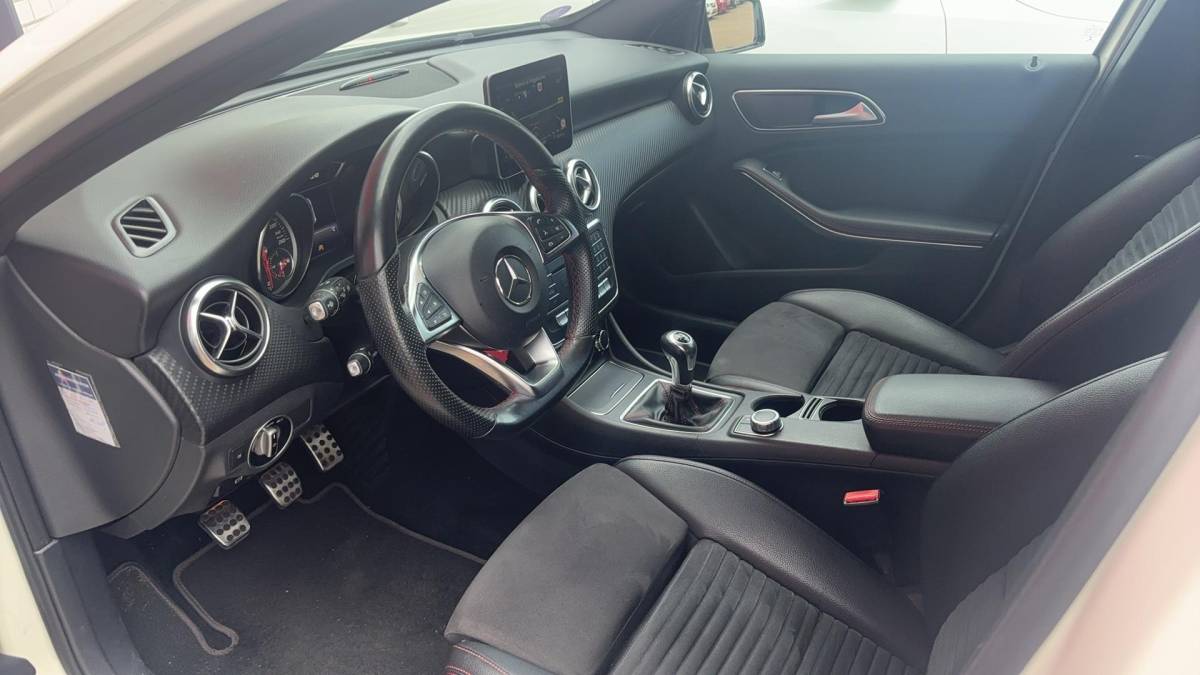 Mercedes-Benz A-Klasse Mercedes-Benz A-klasse 160 AMG Night Edition TREKHAAK / FULL LED / PARKEERSENSOREN / NAVI / AIRCO / PDC / BLUETOOTH / CRUISE / NL-AUTO