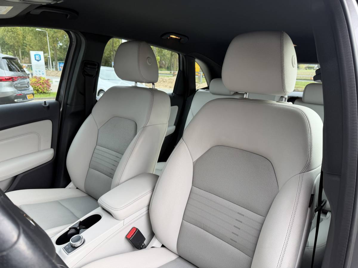 Mercedes-Benz B-Klasse Mercedes-Benz B-klasse 180 Ambition / Automaat / Sensoren V+A / Stoelverwarming /