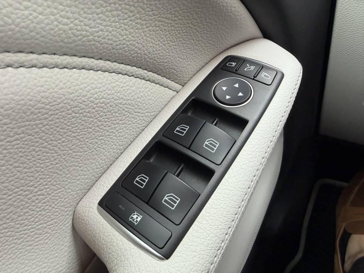 Mercedes-Benz B-Klasse Mercedes-Benz B-klasse 180 Ambition / Automaat / Sensoren V+A / Stoelverwarming /