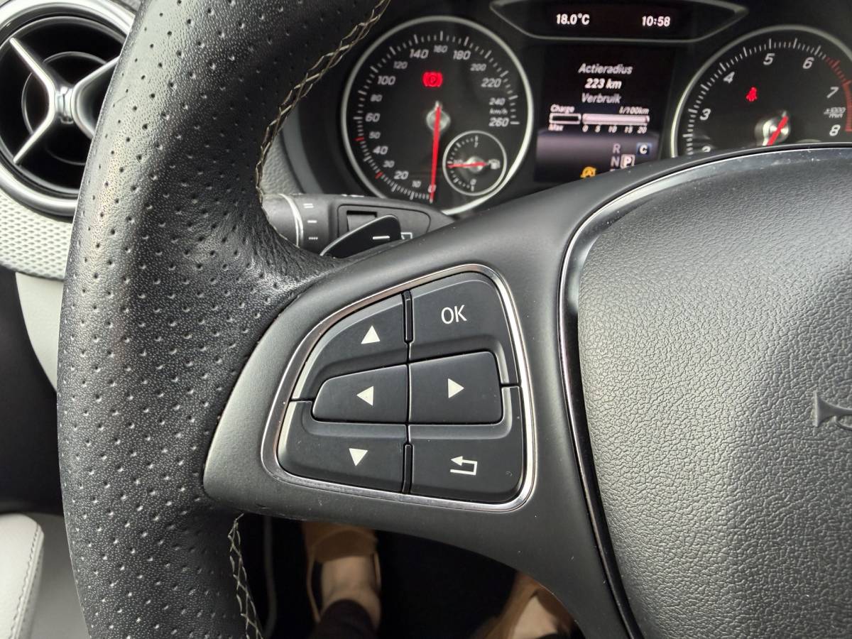 Mercedes-Benz B-Klasse Mercedes-Benz B-klasse 180 Ambition / Automaat / Sensoren V+A / Stoelverwarming /
