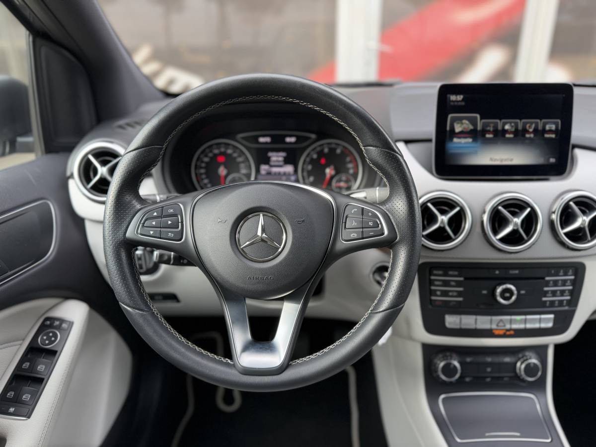 Mercedes-Benz B-Klasse Mercedes-Benz B-klasse 180 Ambition / Automaat / Sensoren V+A / Stoelverwarming /