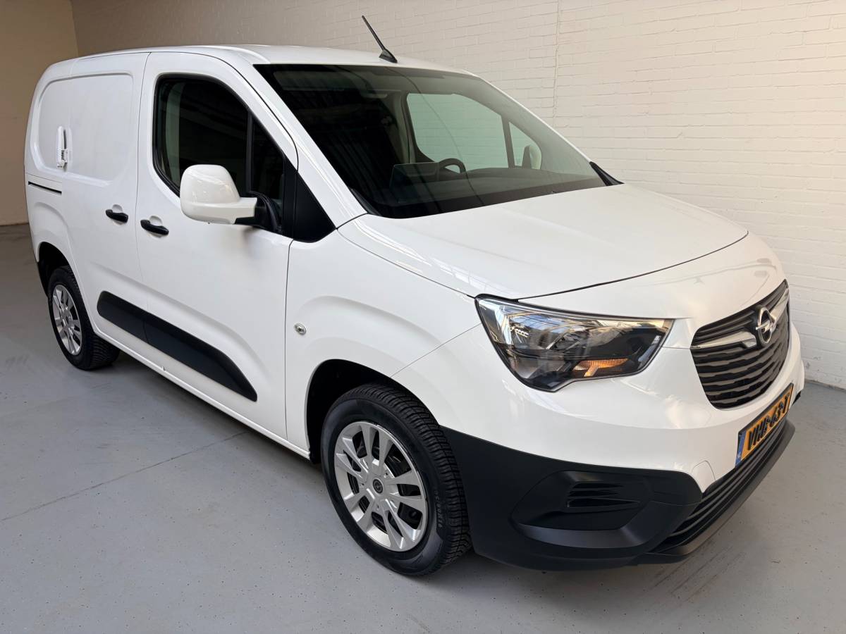 Opel Combo Opel Combo 1.5D 102pk euro6 L1H1 Edition, Kasten, Trekhaak, Airco, Navigatie, CruiseControl, RIJKLAARPRIJS!