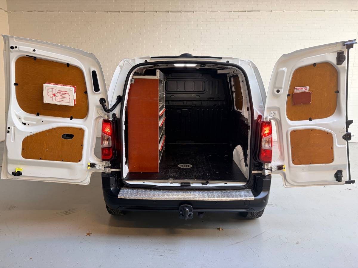 Opel Combo Opel Combo 1.5D 102pk euro6 L1H1 Edition, Kasten, Trekhaak, Airco, Navigatie, CruiseControl, RIJKLAARPRIJS!