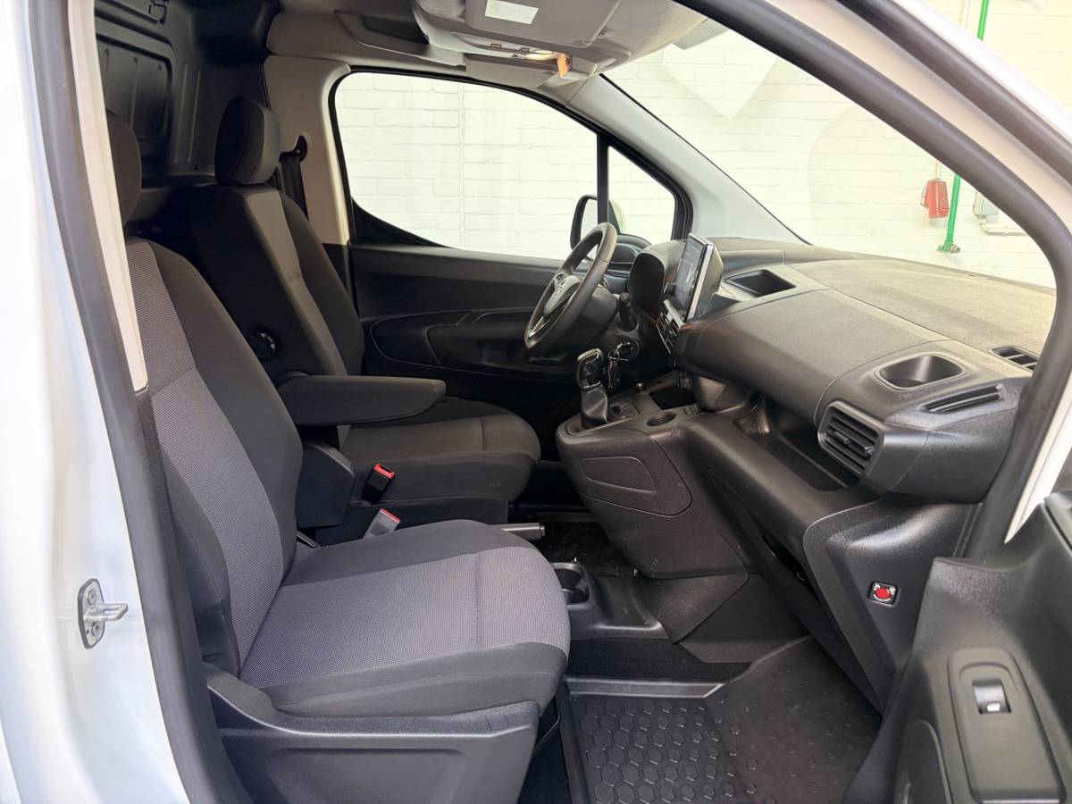 Opel Combo Opel Combo 1.5D 102pk euro6 L1H1 Edition, Kasten, Trekhaak, Airco, Navigatie, CruiseControl, RIJKLAARPRIJS!