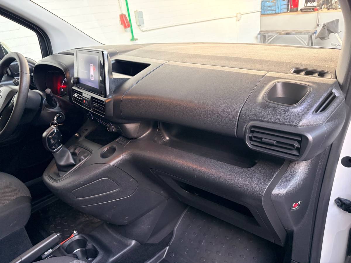 Opel Combo Opel Combo 1.5D 102pk euro6 L1H1 Edition, Kasten, Trekhaak, Airco, Navigatie, CruiseControl, RIJKLAARPRIJS!