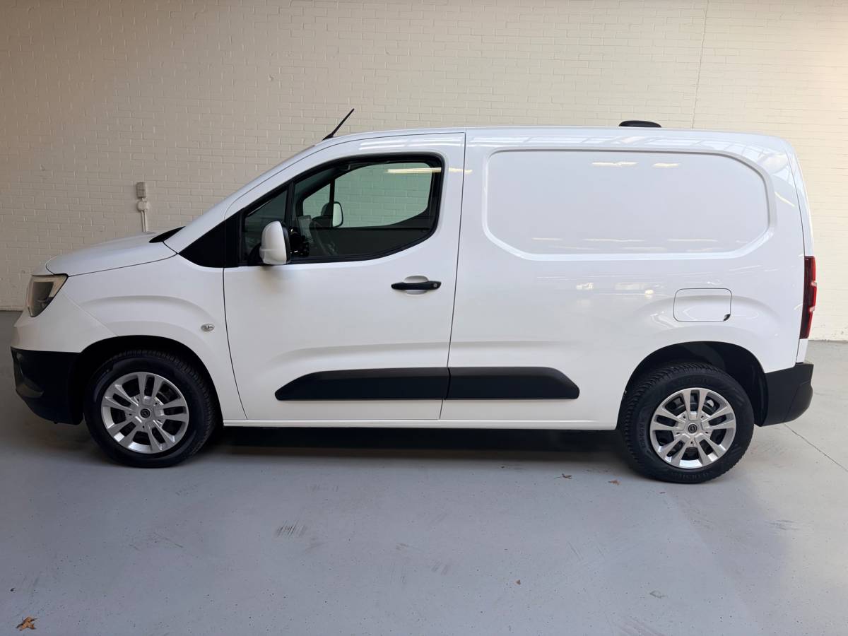 Opel Combo Opel Combo 1.5D 102pk euro6 L1H1 Edition, Kasten, Trekhaak, Airco, Navigatie, CruiseControl, RIJKLAARPRIJS!