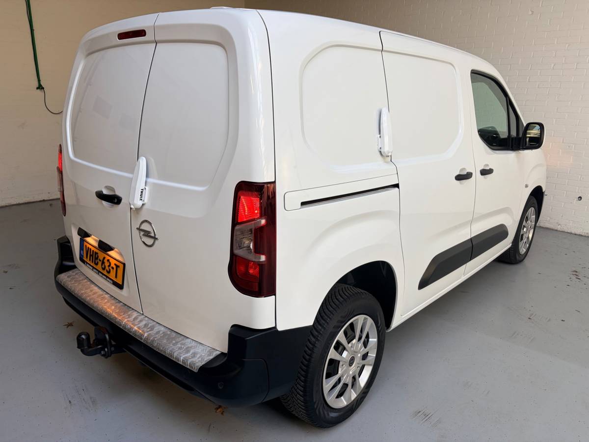 Opel Combo Opel Combo 1.5D 102pk euro6 L1H1 Edition, Kasten, Trekhaak, Airco, Navigatie, CruiseControl, RIJKLAARPRIJS!