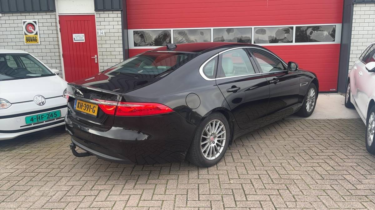 Jaguar XF Jaguar XF 2.0d Portfolio DEALER OH / TREKHAAK / XENON / NAVI / CAMERA / PDC / BLUETOOTH / CRUISE / NL-AUTO