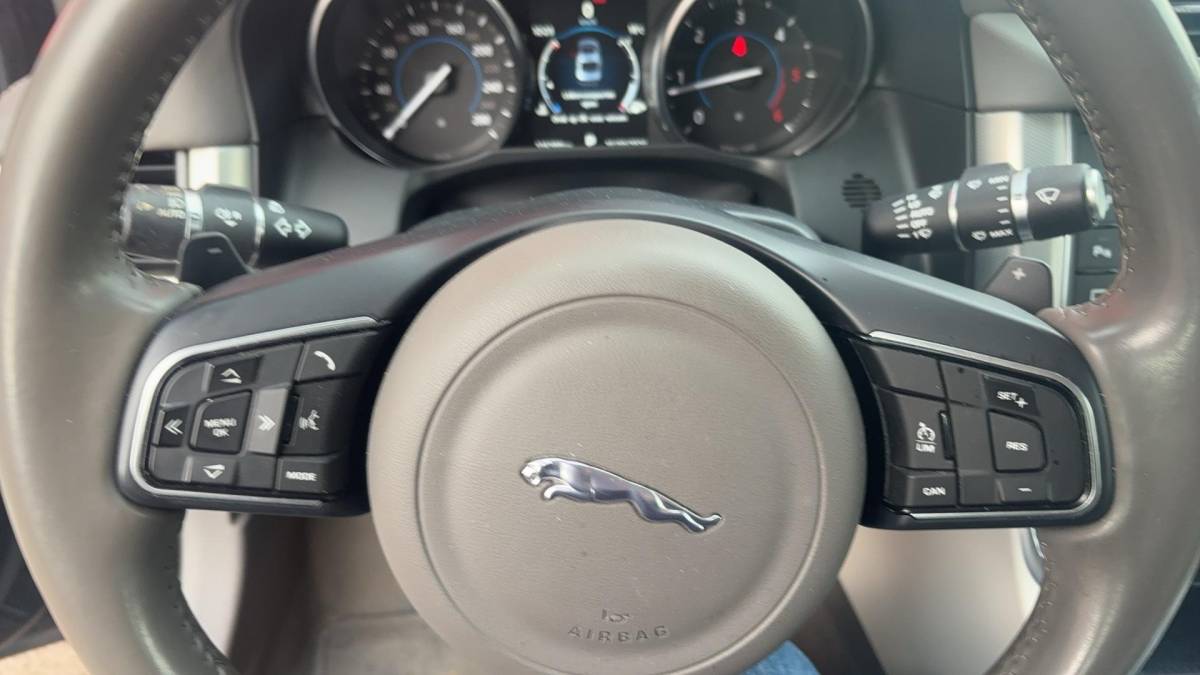 Jaguar XF Jaguar XF 2.0d Portfolio DEALER OH / TREKHAAK / XENON / NAVI / CAMERA / PDC / BLUETOOTH / CRUISE / NL-AUTO