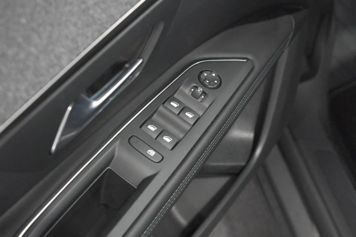 Peugeot 3008 Peugeot 3008 1.6 PLUG-IN HYbrid 225 Allure | Camera | Dodehoekdetectie | Navigatie