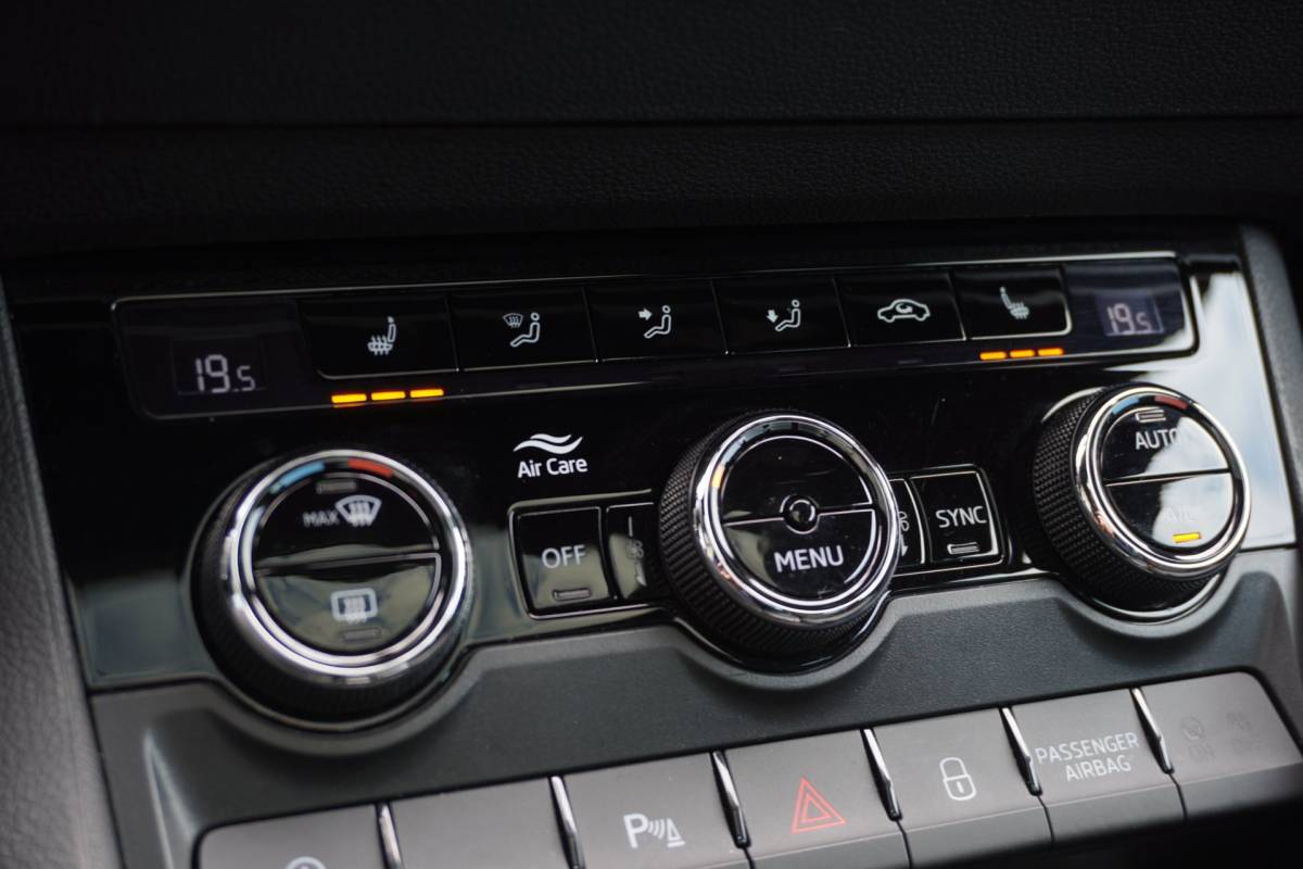 Škoda Karoq Skoda Karoq 1.5 TSI ACT Sportline Business Automaat | Carplay | Elek. pakket | Vol opties | 2022 | Facelift | Inruil mogelijk