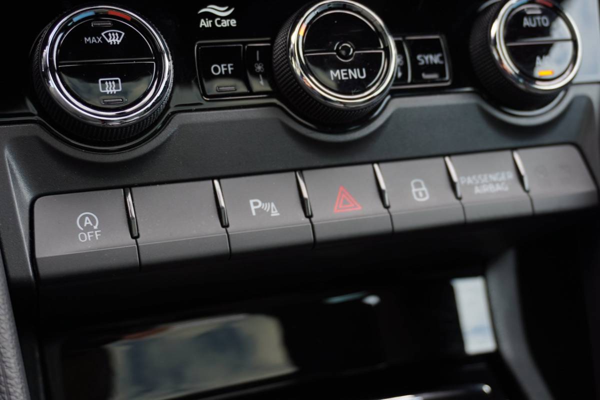 Škoda Karoq Skoda Karoq 1.5 TSI ACT Sportline Business Automaat | Carplay | Elek. pakket | Vol opties | 2022 | Facelift | Inruil mogelijk